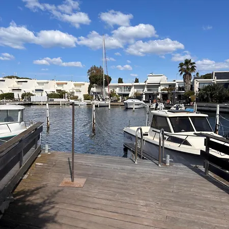 Jolie Marina Avec Et Acces Ponton