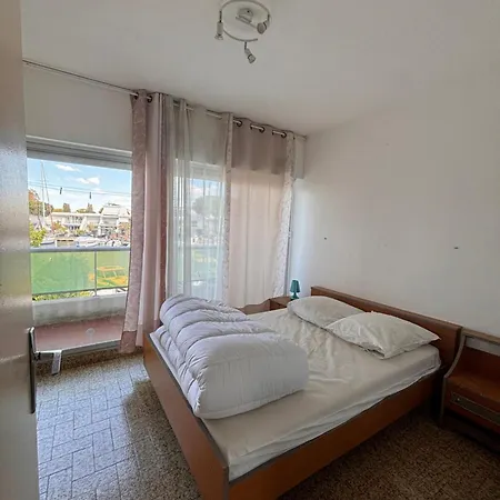 Jolie Marina Avec Et Acces Ponton Ле-Гро-дю-Руа